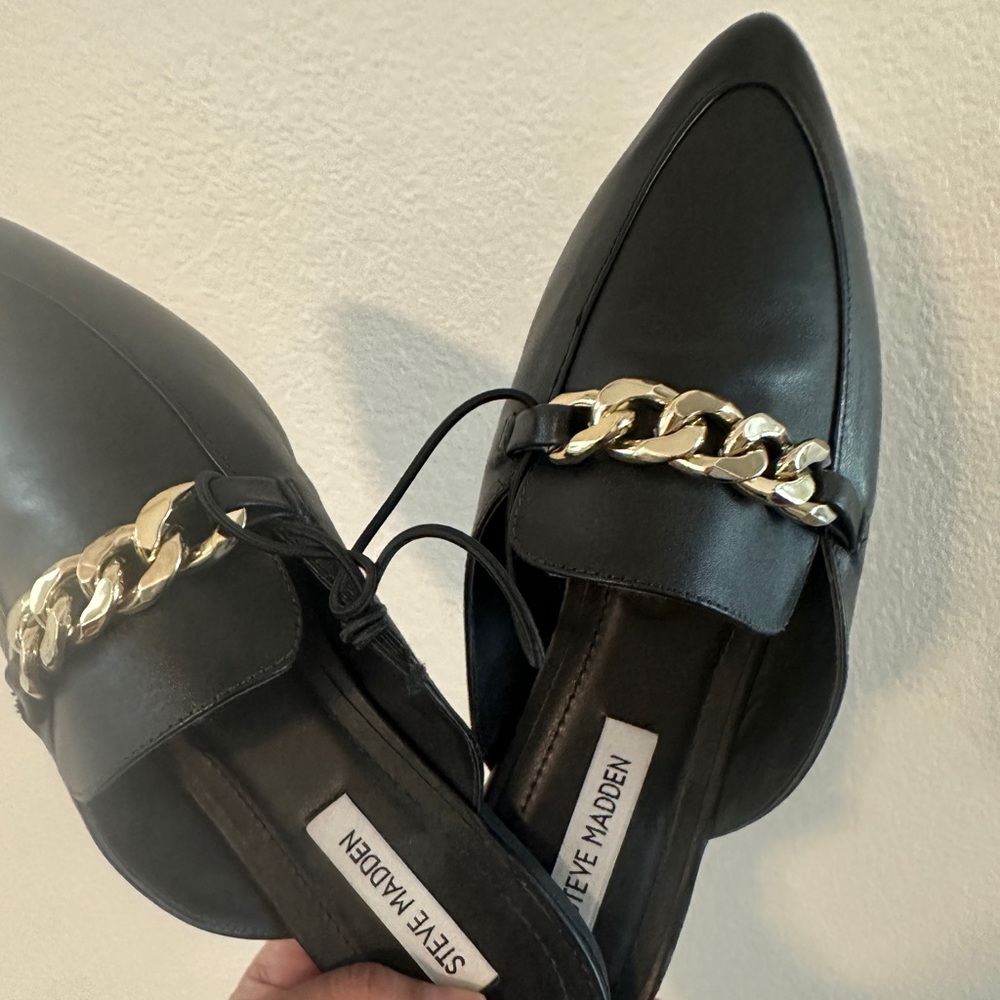 Steve Madden Black and Gold Chain Flats